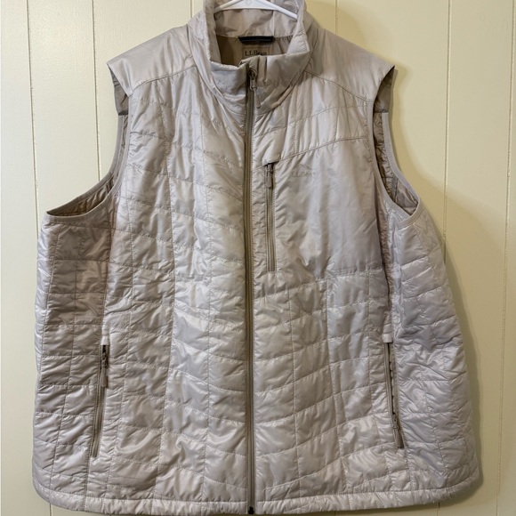 L.L. Bean Jackets & Blazers - L.L. Bean 3x Women’s Light Beige Quilted Vest